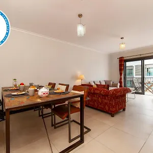 b04-luxury-2-bed-w-terrace-pool.hotelaalgarve.com/